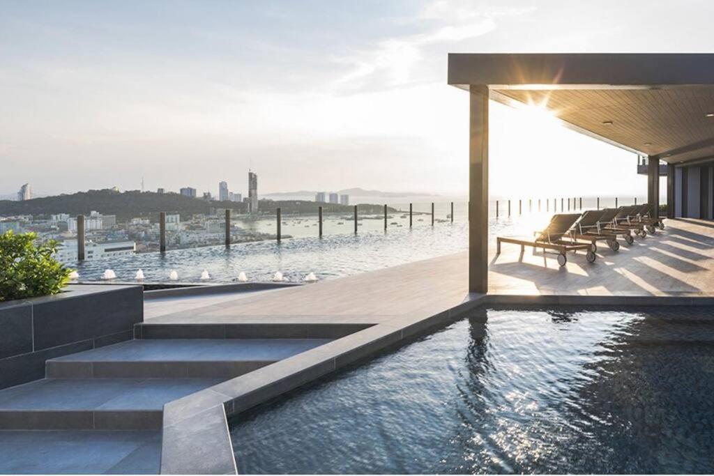 The Base Condo Center Of Pattaya Rooftop Swimming Pool Exterior foto