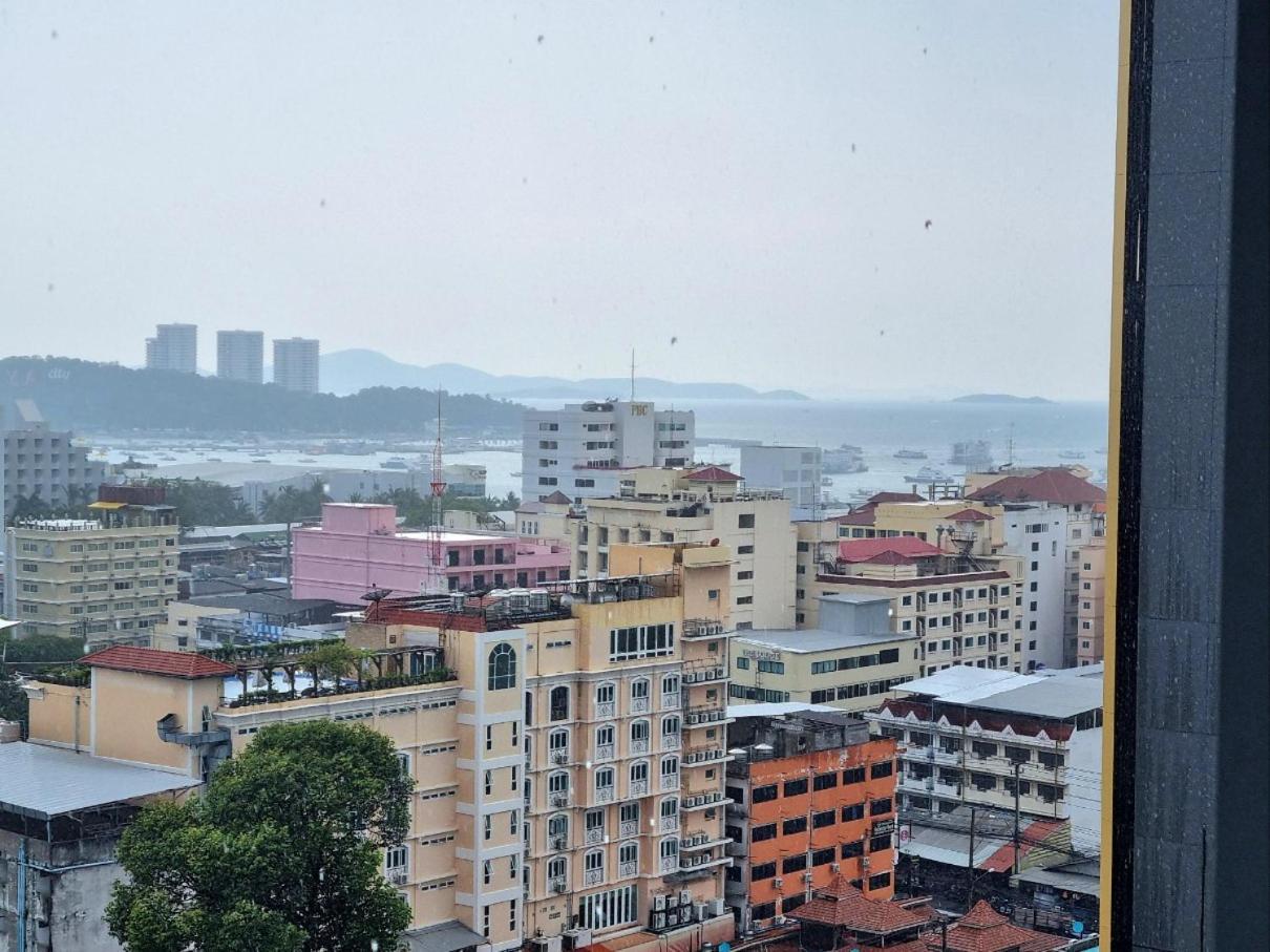 The Base Condo Center Of Pattaya Rooftop Swimming Pool Exterior foto